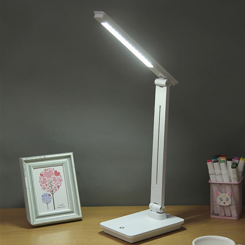 Punjiva LED lampa za radni stol